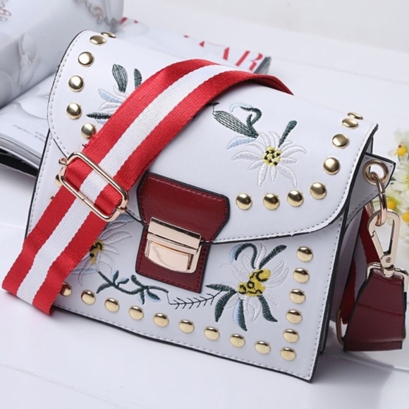 BOUTIQUE Handbags - New Floral Stud